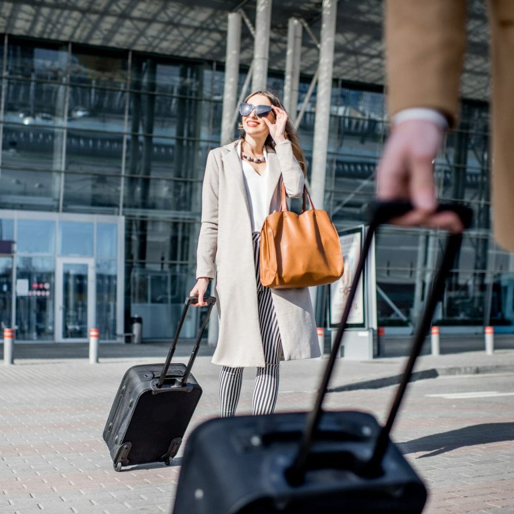 business couple leaving the airport 2021 12 13 22 45 58 utc e1670821596600